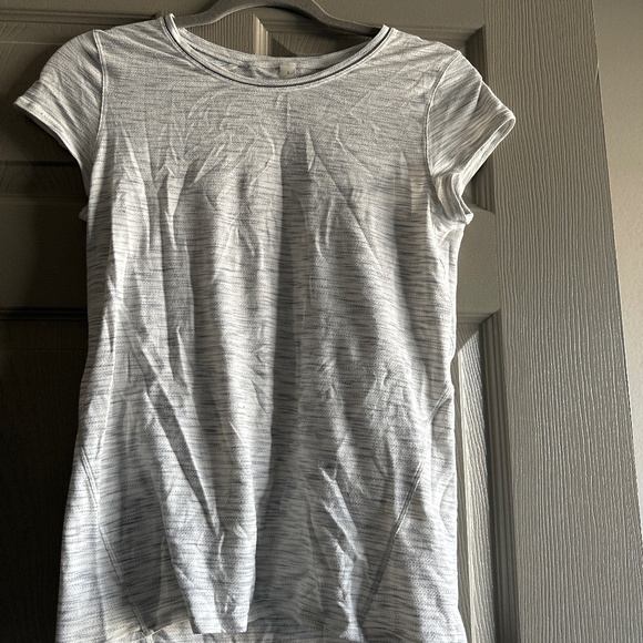 Lululemon size 4 top - Picture 1 of 3